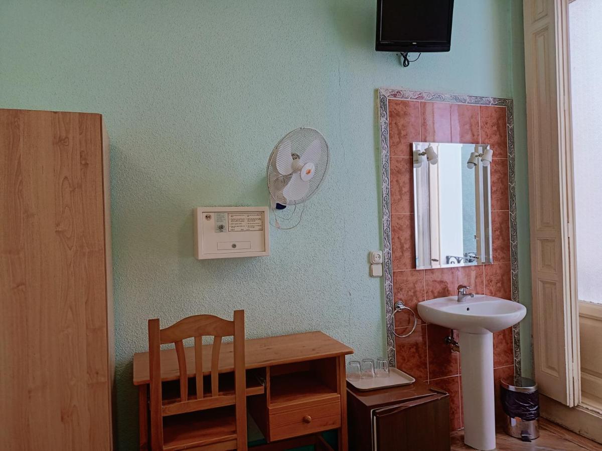 Hostal Machin Madrid Kültér fotó